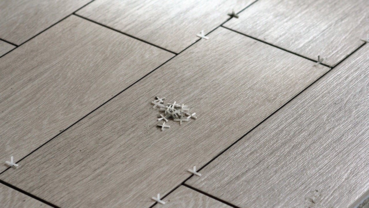 Csempe, padlólap, laminált padló