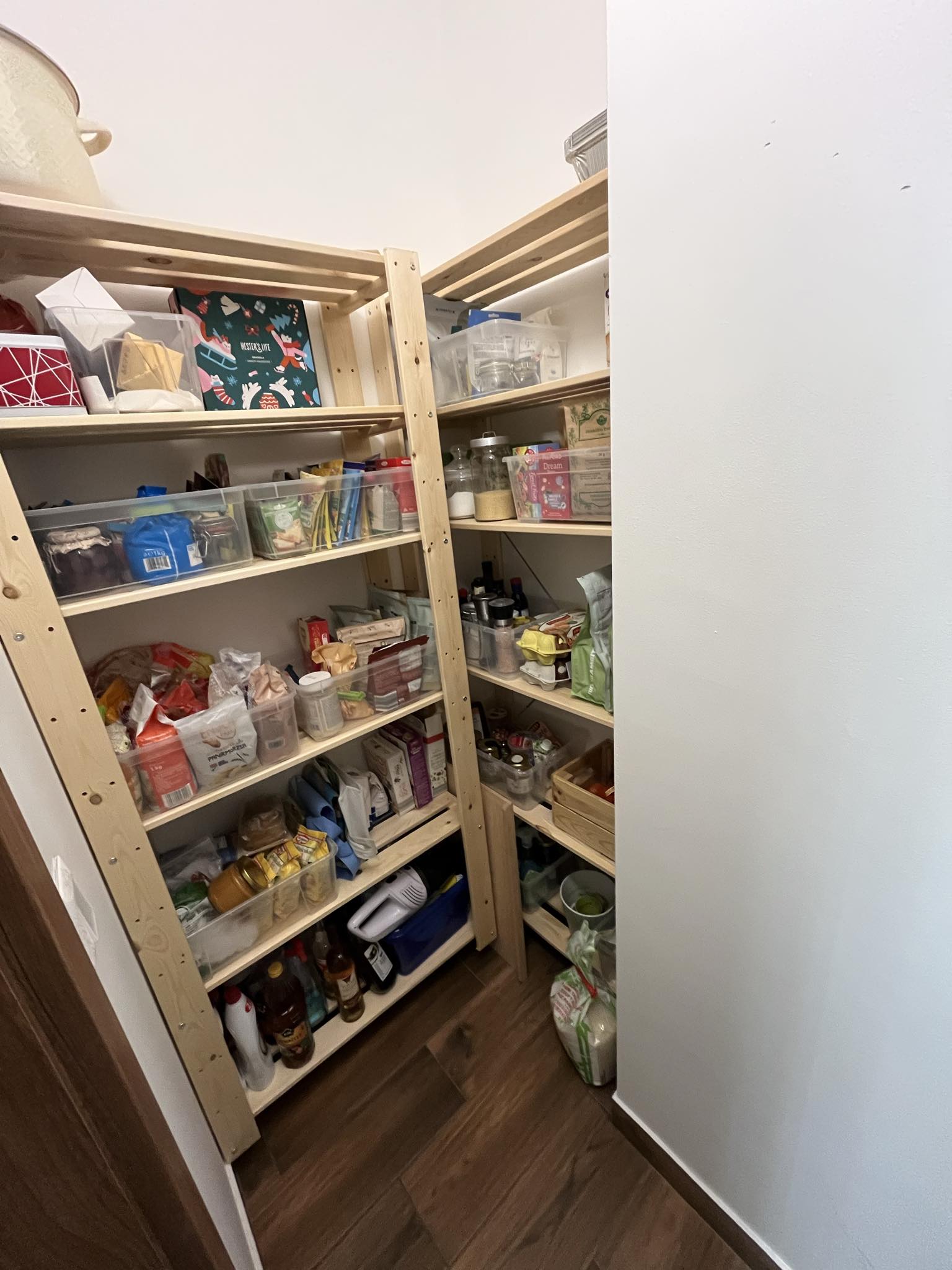 Ikea polcrendszer összeállítása, falra rögzítése